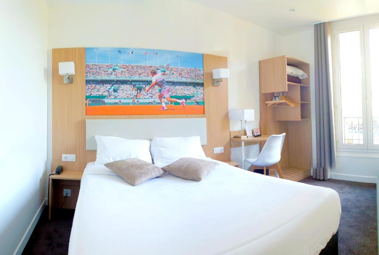 Bedroom 3, Hôtel De Paris, Manche