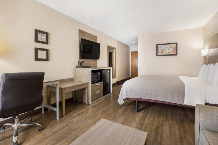 Bedroom 3, Hometown Inn, Cheboygan