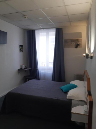 Bedroom 5, Hotel La Croix de Malte, Bouches-du-Rhône