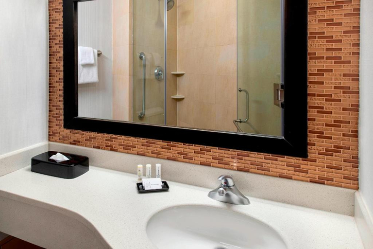 Bathroom 4, Courtyard by Marriott New York Manhattan/SoHo, New York