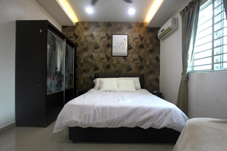 Bedroom 1, Deluxe Room near Kek Lok Si & Penang Hill, Dual key system, Pulau Penang