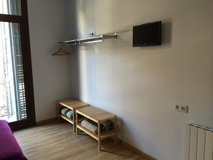 Others 5, Hostal Delfos, Barcelona