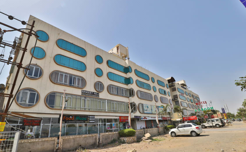 Exterior & Views 4, Rowton Hotel, Vadodara