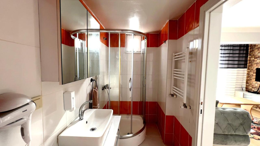 Bathroom 2, EDİRNE SUİTE HOUSE, Merkez