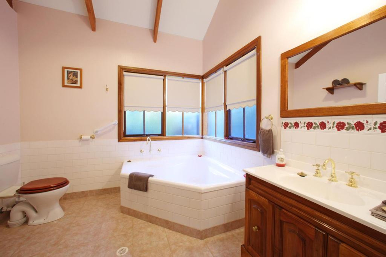 Bathroom 4, Glenview Retreat, Cardinia - North