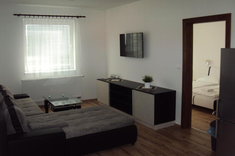 Others 4, Motel Senec, Senec