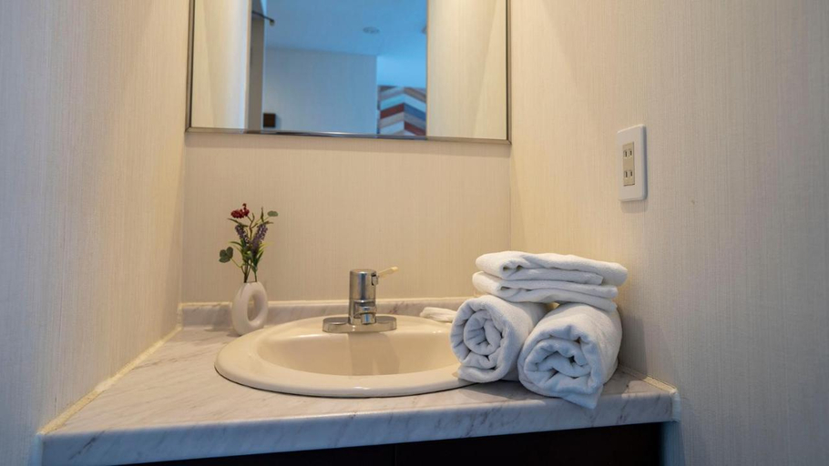 Bathroom 4, New Gaea Ube, Ube