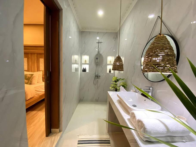 Bathroom, Cozy 3 BR Villa Private Pool at seminyak ZN124A, Badung