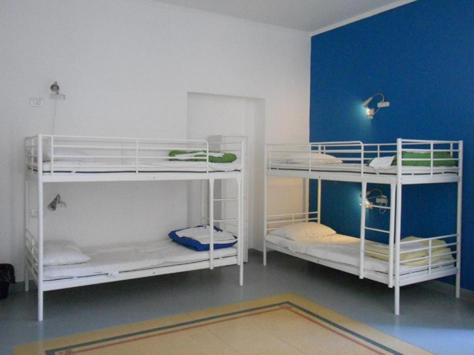 Bedroom 3, La Controra Hostel, Napoli