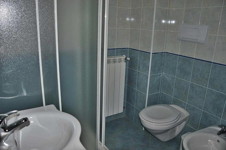 Bathroom 2, Viola Bed and Breakfast, Caltanissetta