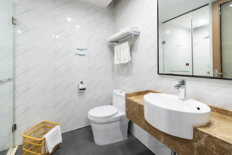 Bathroom 4, Qianhai Holiday Hotel, Shenzhen