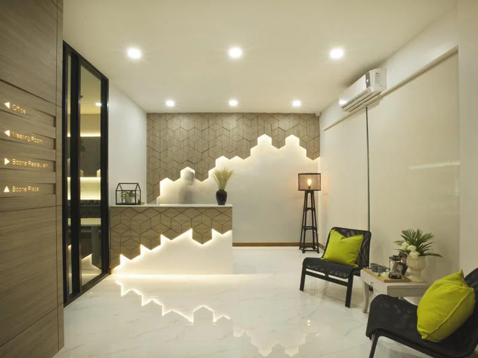 Others 4, Boone Place, Pathum Wan