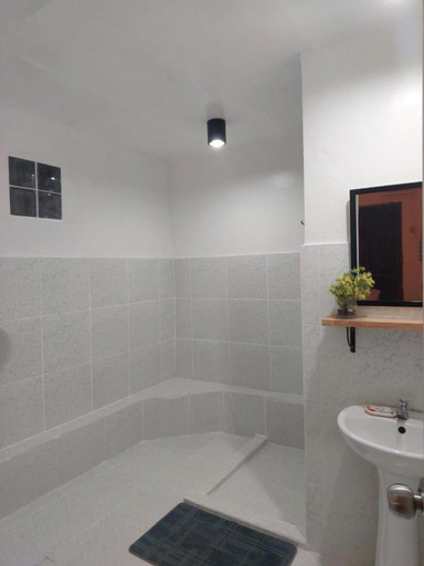 Bathroom, MOHO, Moalboal