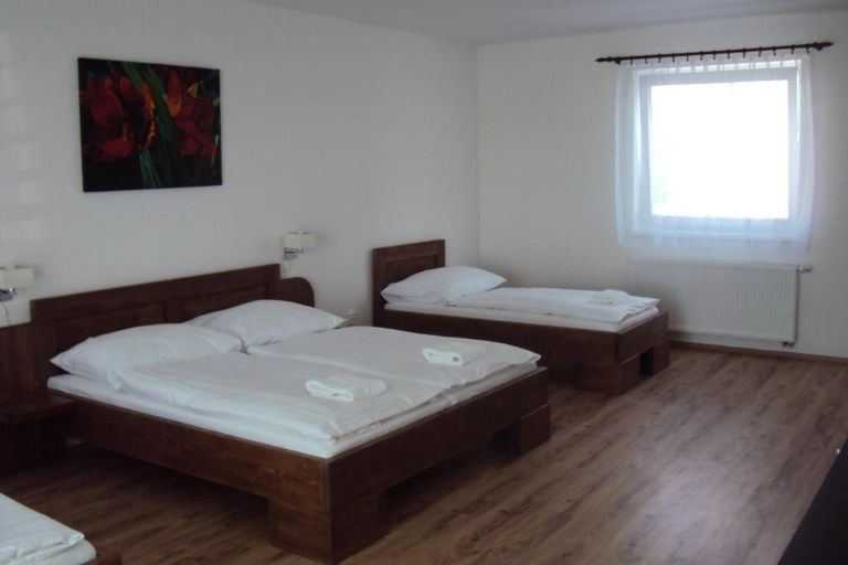 Bedroom 2, Motel Senec, Senec