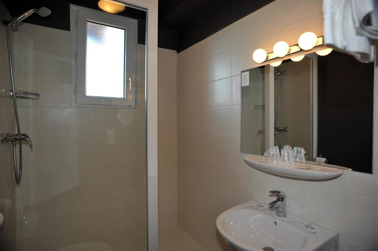 Bathroom 4, Hotel Chez Pierre d'Agos, Hautes-Pyrénées