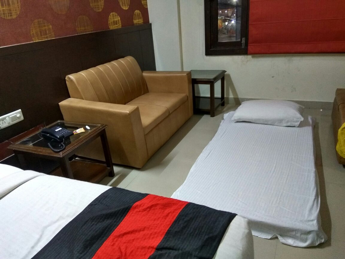 Bedroom 4, Hotel Le Central, Hardwar