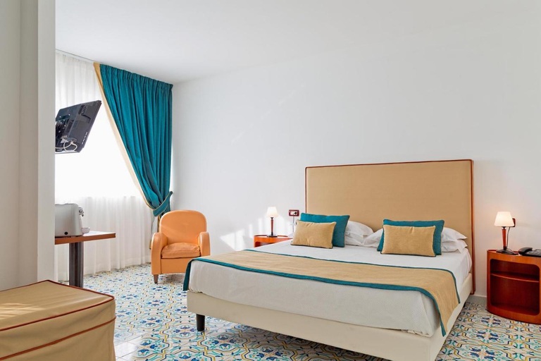 Bedroom 3, Hotel La Mediterranea, Savona