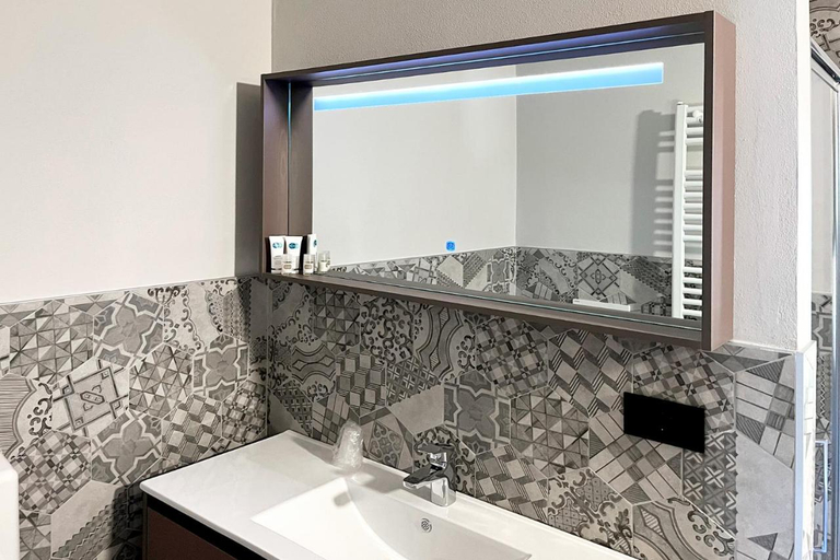 Bathroom 4, Continental Lovere, Bergamo