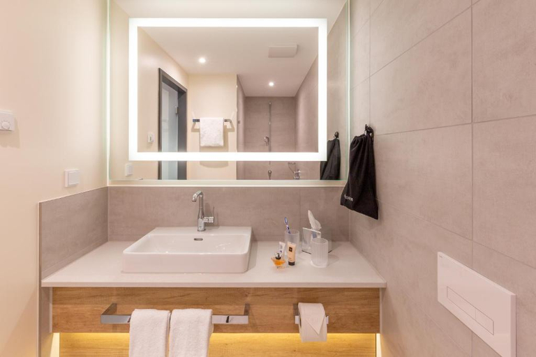 Bathroom, Stellaris Apartment Hotel, München