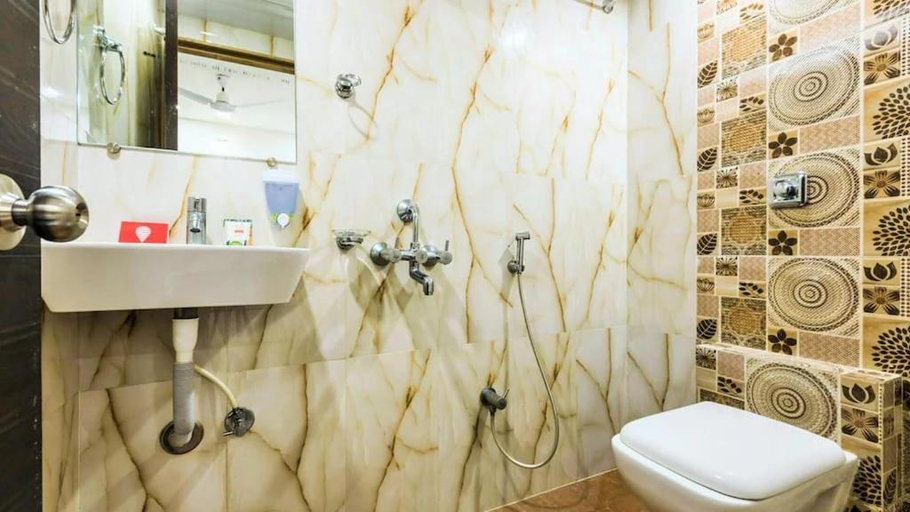 Bathroom, Hotel Bkc Palace Inn near US Consulate, Bandra Kurla Complex, Mumbai Suburban