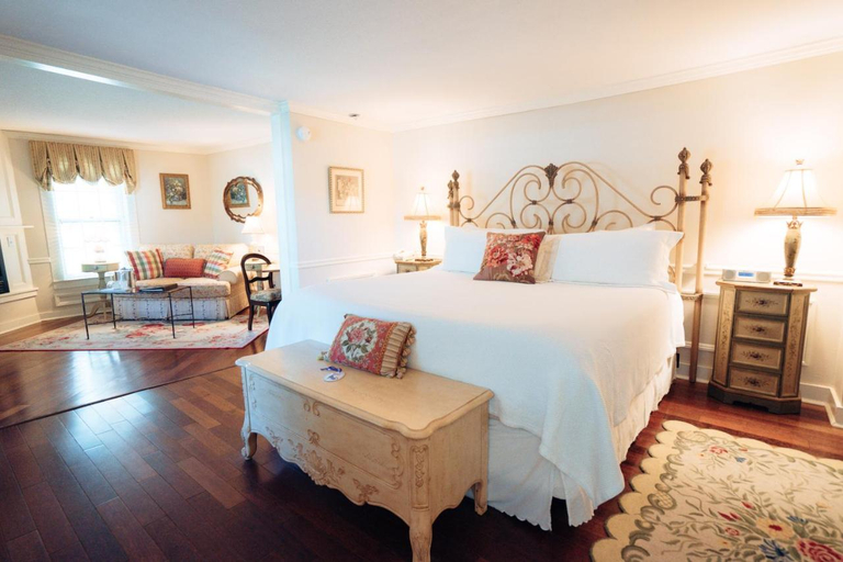 Bedroom 4, Reluctant Panther Inn & Restaurant, Bennington