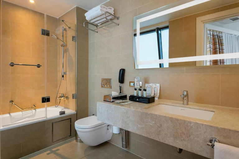 Bathroom, Windsor Hotel, Nuwara Eliya