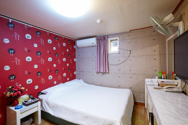 Bedroom 2, Hoegi Chess, Dong-daemun