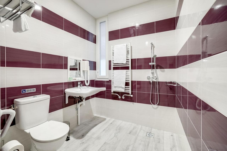 Bathroom 3, Paris Hotel Clichy, Hauts-de-Seine