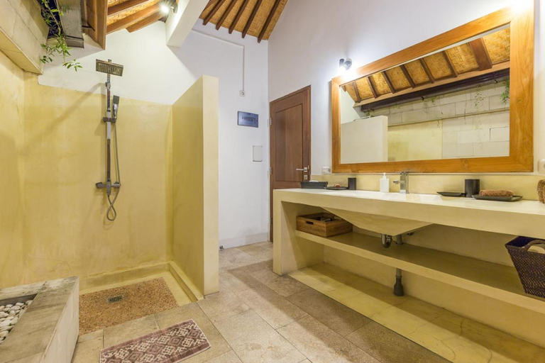 Bathroom 4, Tropical 5BR Villa & 20m Pool, Sleeps 12, Badung