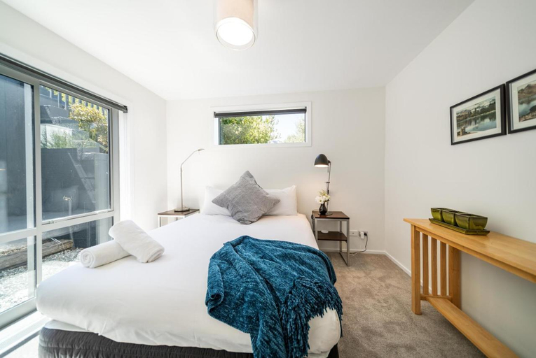 Bedroom, 2-Bedroom Apartment with Lake & Mountain View - Beechwood, Queenstown-Lakes