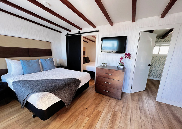 Bedroom, Blue Sky Motel, Sunshine Coast