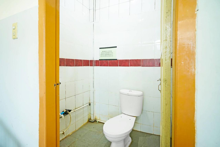 Bathroom 3, OYO 90390 Hotel Rd PremiumNearRSUD Station, Palembang