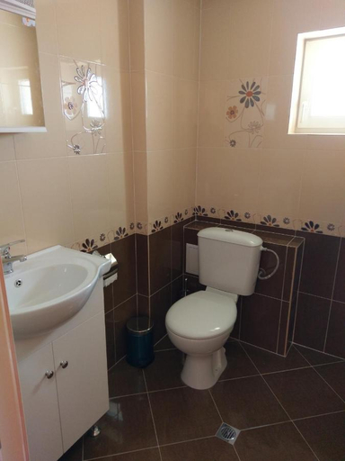 Bathroom 5, Стаи за гости Елени, Samokov