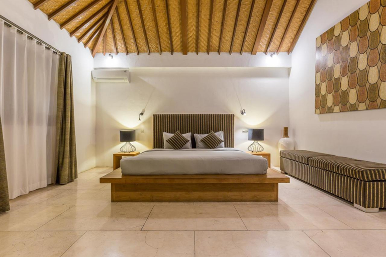 Bedroom 3, Tropical 5BR Villa & 20m Pool, Sleeps 12, Badung