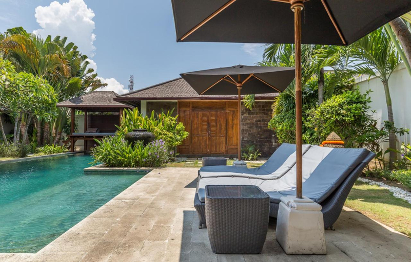 Sport & Beauty 2, Tropical 5BR Villa & 20m Pool, Sleeps 12, Badung