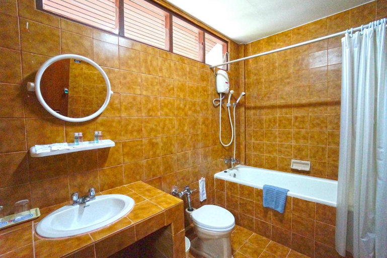 Bathroom, Pattaya Park Beach Resort, Pattaya