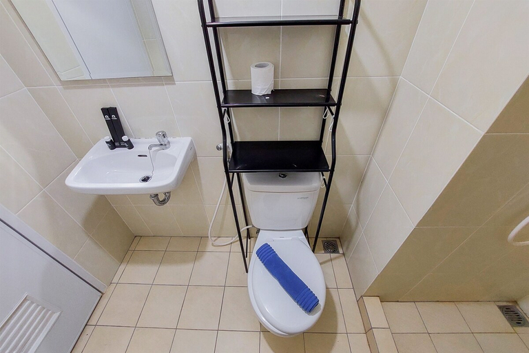 Bathroom 3, Nice And Comfy 2Br Apartment At M-Town Residence Near Summarecon, Tangerang