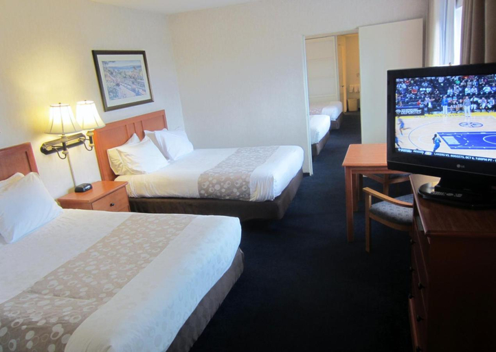 Bedroom 4, Newport Channel Inn - Near Huntington State Beach, Orange