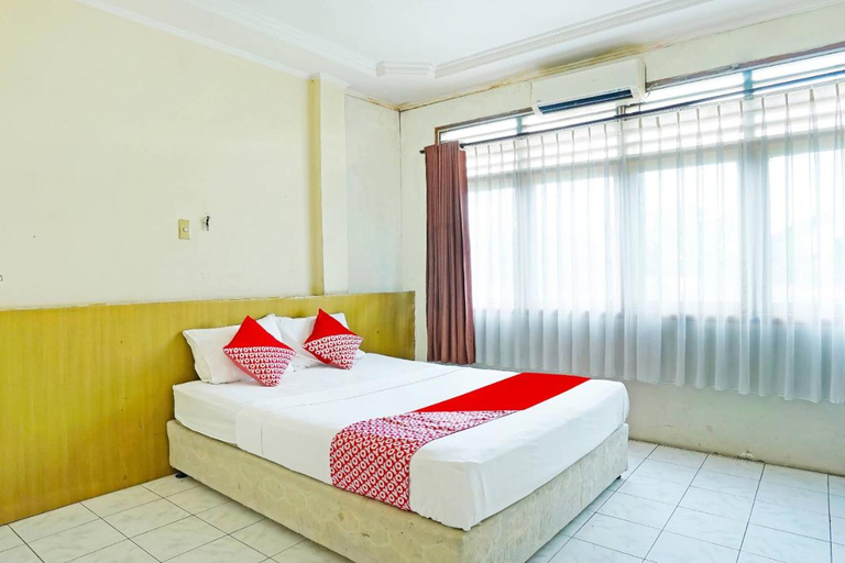 Bedroom 1, OYO 90390 Hotel Rd PremiumNearRSUD Station, Palembang
