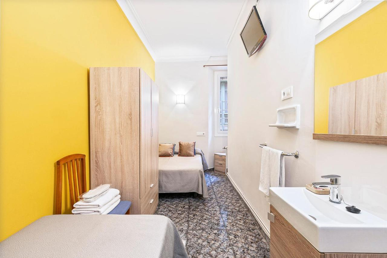 Others 5, Hostal Santa Ana, Barcelona