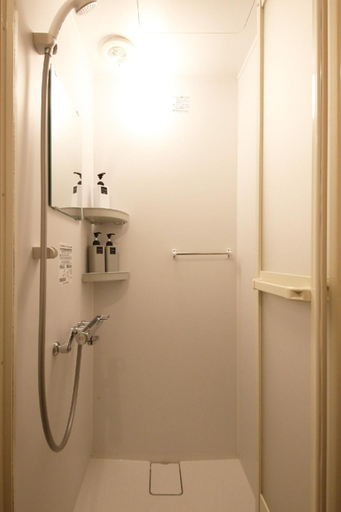 Bathroom 2, Tomarigi Hostel Shu, Kōchi
