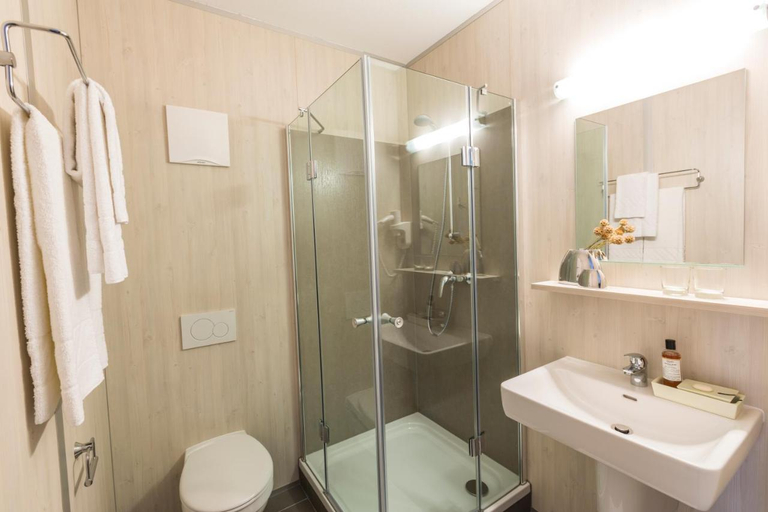 Bathroom 2, Topmotel, Melk