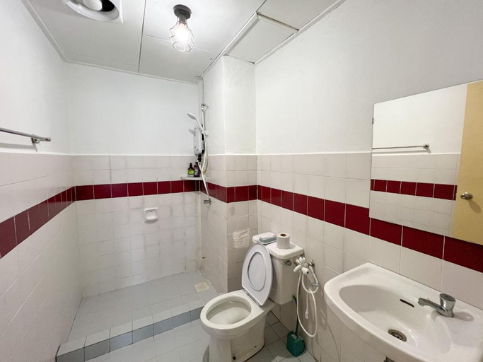 Bathroom, BayView Suites Port Dickson By MAISON, Port Dickson