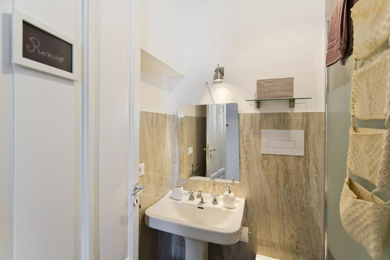 Bathroom 2, La terrazza del Sole B&B, Palermo