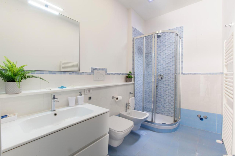 Bathroom 2, Casa Rosangela, Napoli