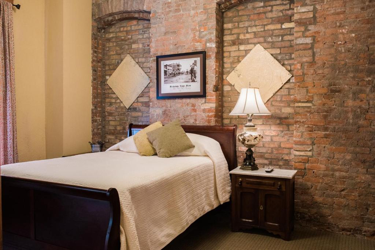 Bedroom 5, Weatherford Hotel, Coconino