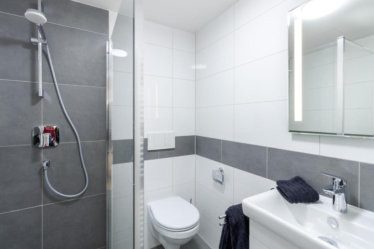 Bathroom 3, Stay@Ma BoardingHouse, Mannheim