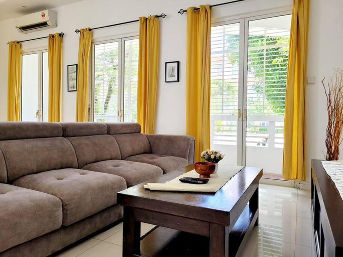 Others, Cosy 3BR Courtyard Terrace House opp Straits Quay, Pulau Penang