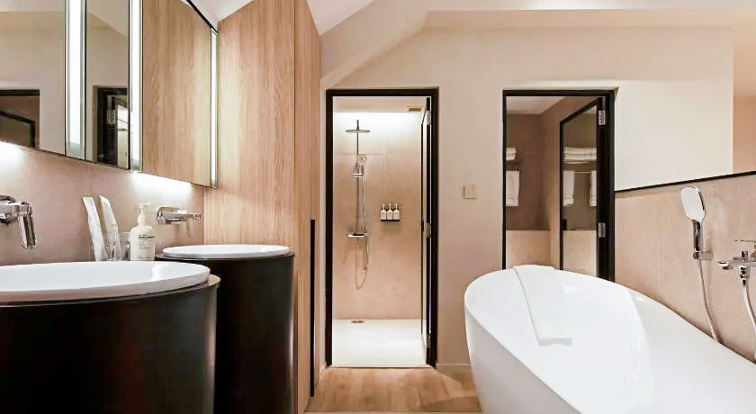 Bathroom, Hotel 1900 @ Chinatown (Previously known as Porcelain Hotel), Singapore