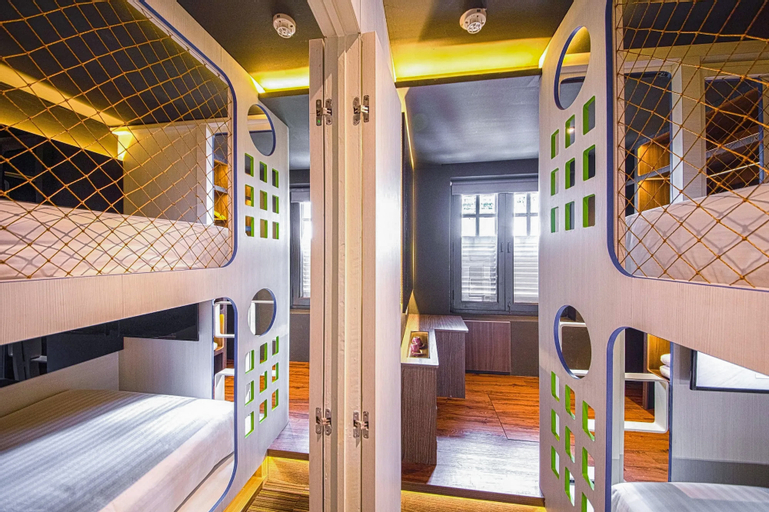 Bedroom 5, CUBE Family Boutique Capsule Hotel Chinatown, Singapore